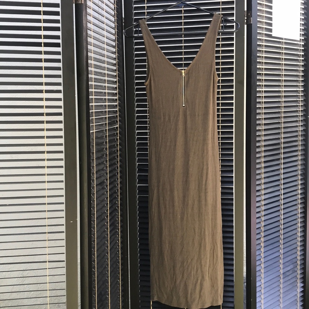 Kaki dress with zipper